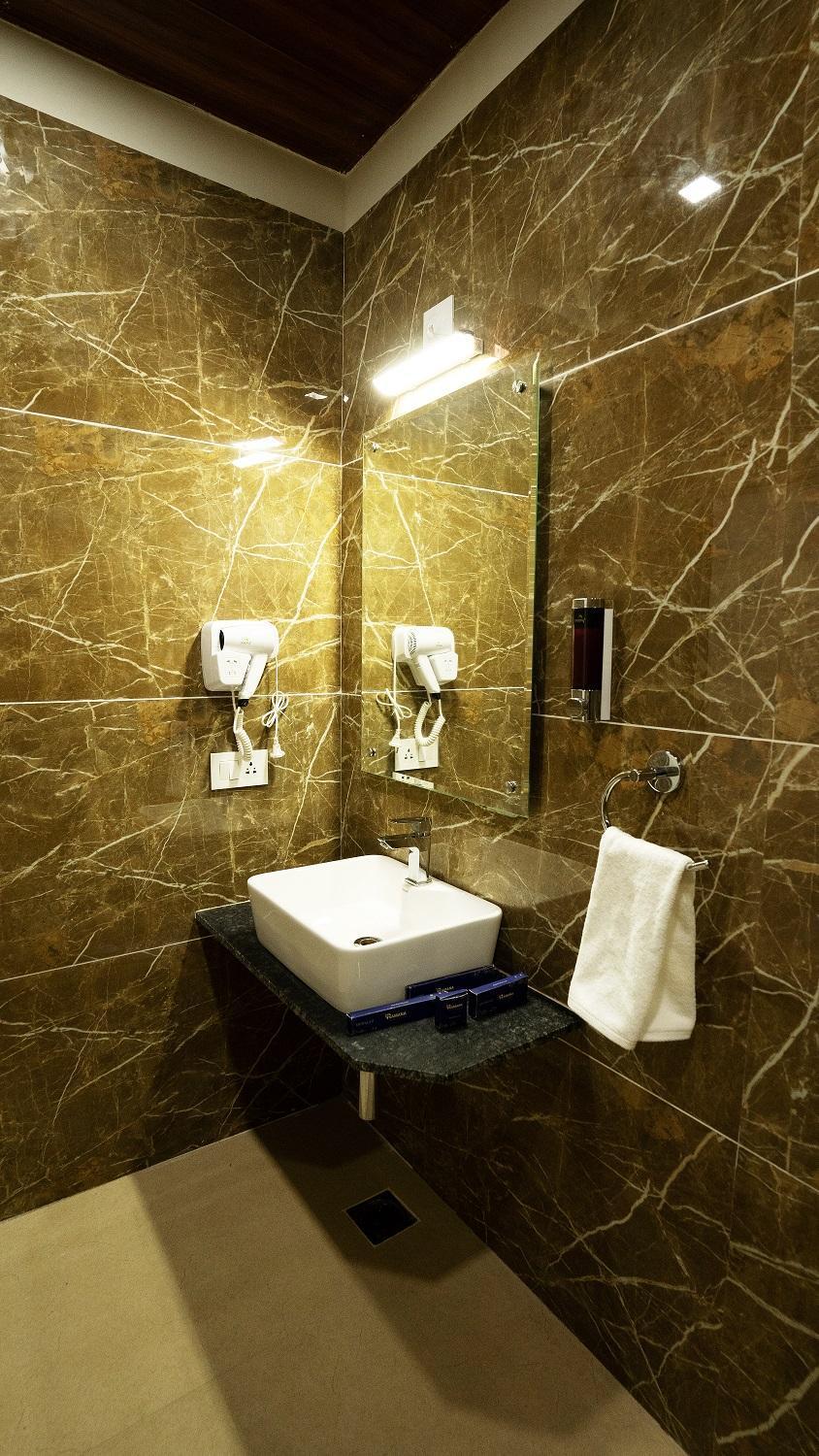 Ramana Hotel Udaipur Buitenkant foto